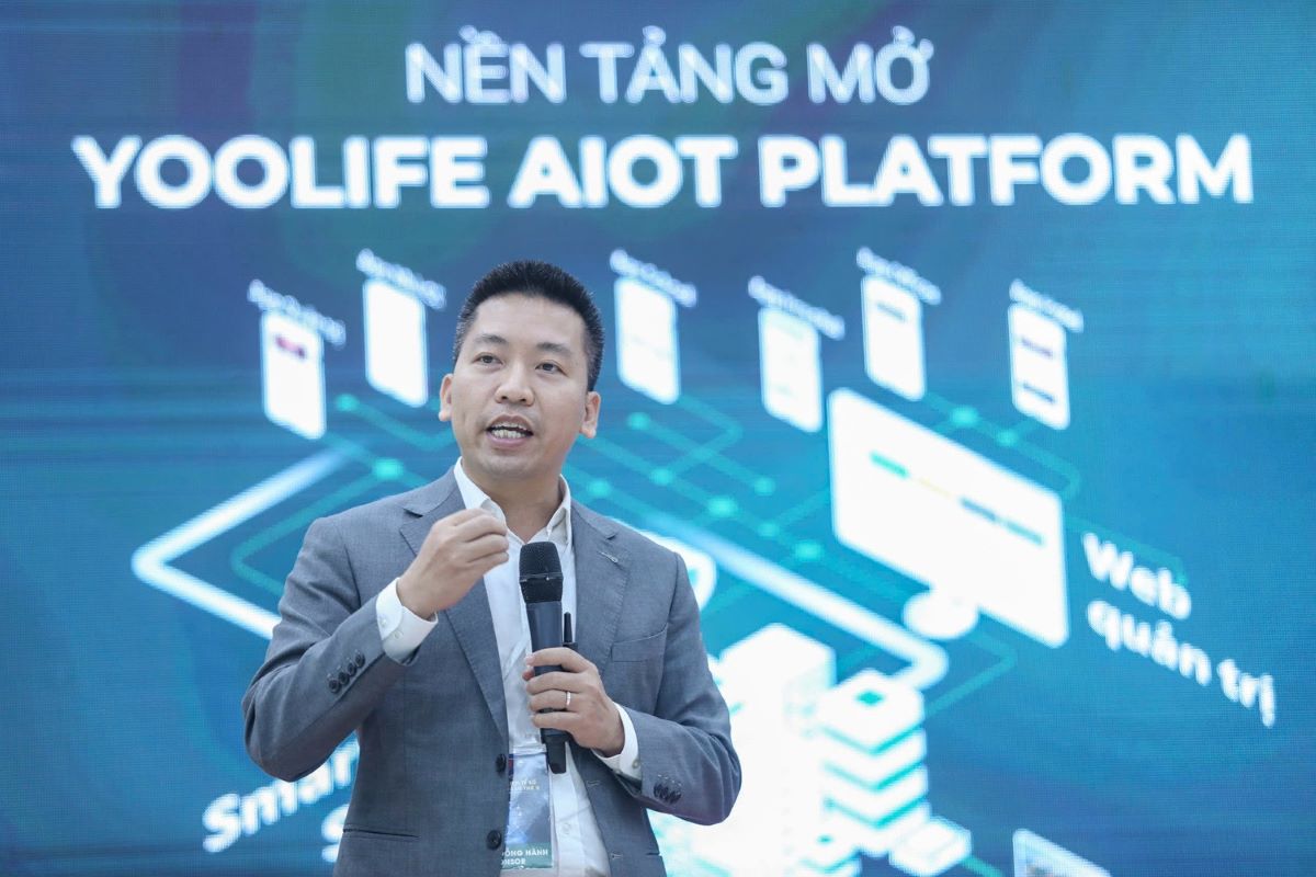 Ông Nguyễn Mạnh Tùng CEO Yoolife giới thiệu công nghệ số tại diễn đàn