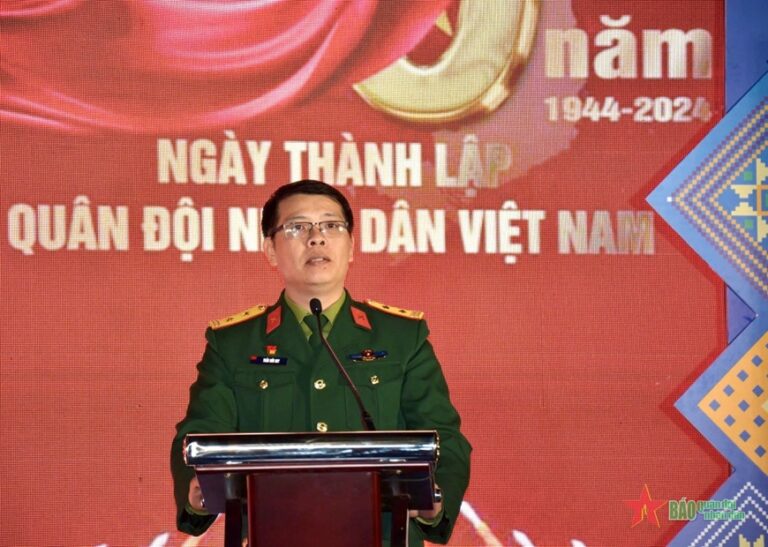 Trung tá, TS Trần Hữu Huy, Viện Lịch sử quân sự (Bộ Tổng Tham mưu Quân đội nhân dân Việt Nam) phát biểu tại sự kiện.