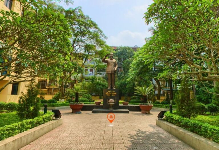 Di tích cách mạng Bác Hồ về thăm Trường Đại học Công Đoàn