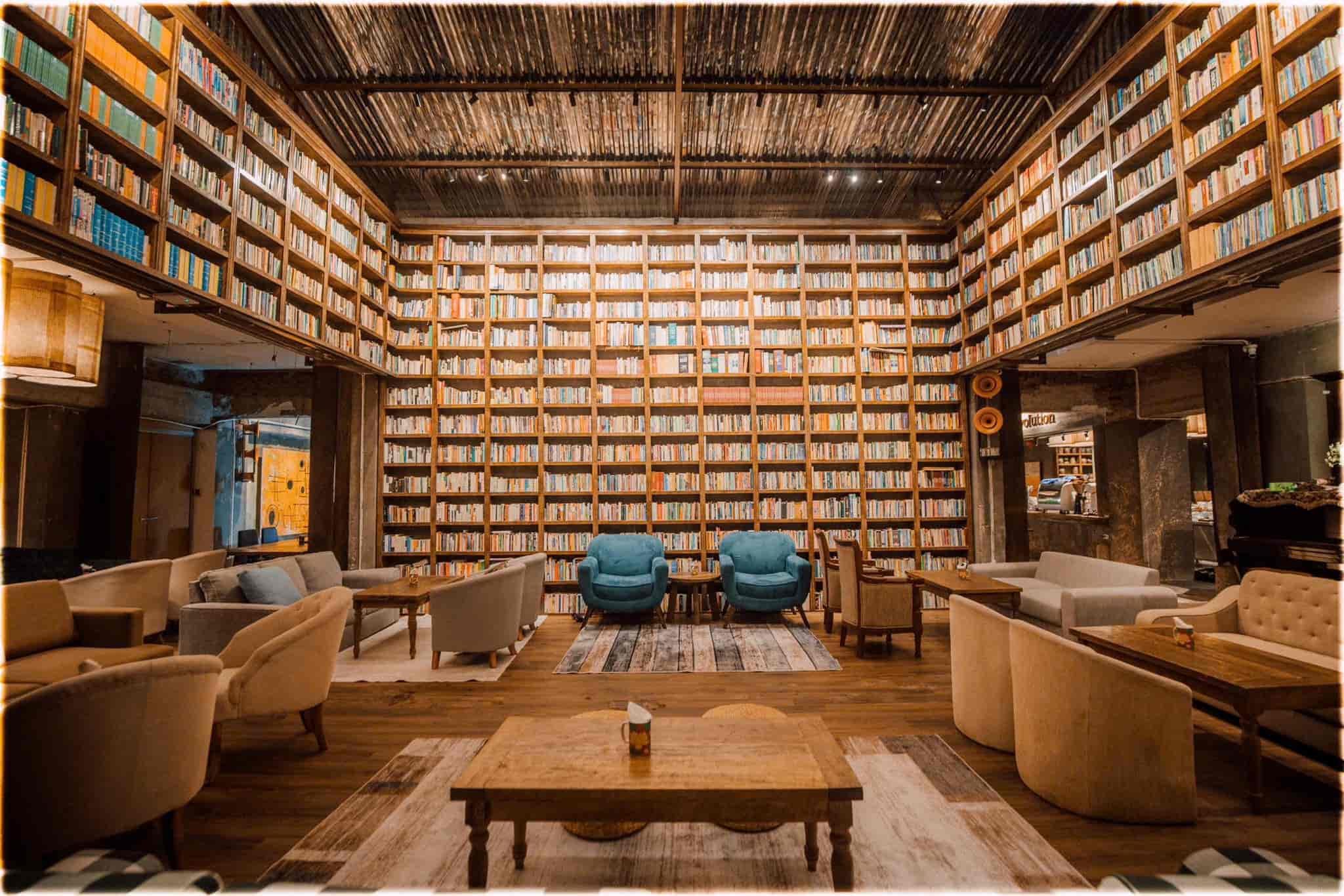 Tiny Cafe trở thành “bảo tàng sách thu nhỏ” giữa lòng Hà Nội