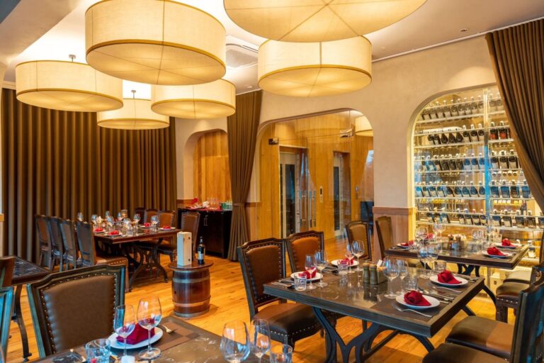 Không gian nhà hàng Ben Gourmet với thiết kế sang trọng