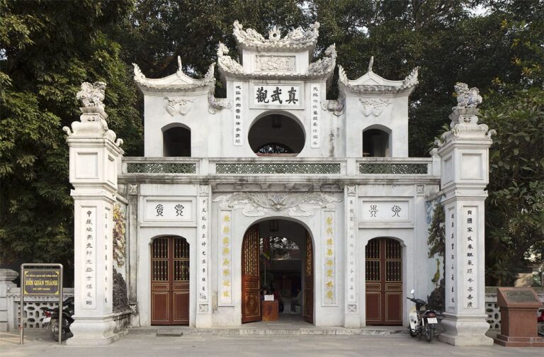 Đền Quán Thánh tọa lạc tại số 190 phố Quán Thánh, phường Quán Thánh, quận Ba Đình, Hà Nội