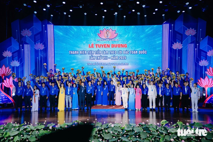 80 đại biểu thanh niên tiêu biểu đại diện các tỉnh, thành đoàn, đoàn trực thuộc đã được tuyên dương tại Lễ tuyên dương Thanh niên tiên tiến làm theo lời Bác - Ảnh: THANH HIỆP
