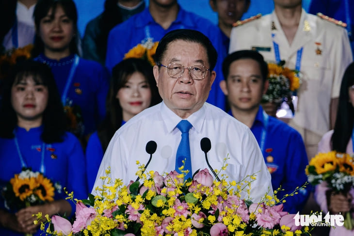 Ủy viên Bộ Chính Trị, Trưởng Ban Tuyên giáo và Dân vận Trung ương Nguyễn Trọng Nghĩa phát biểu chỉ đạo tại buổi lễ tuyên dương - Ảnh: THANH HIỆP