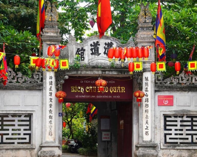 Bích Câu Đạo Quán – một trong những di tích Đạo giáo tiêu biểu tại Hà Nội – tọa lạc tại số 14 phố Cát Linh, phường Cát Linh