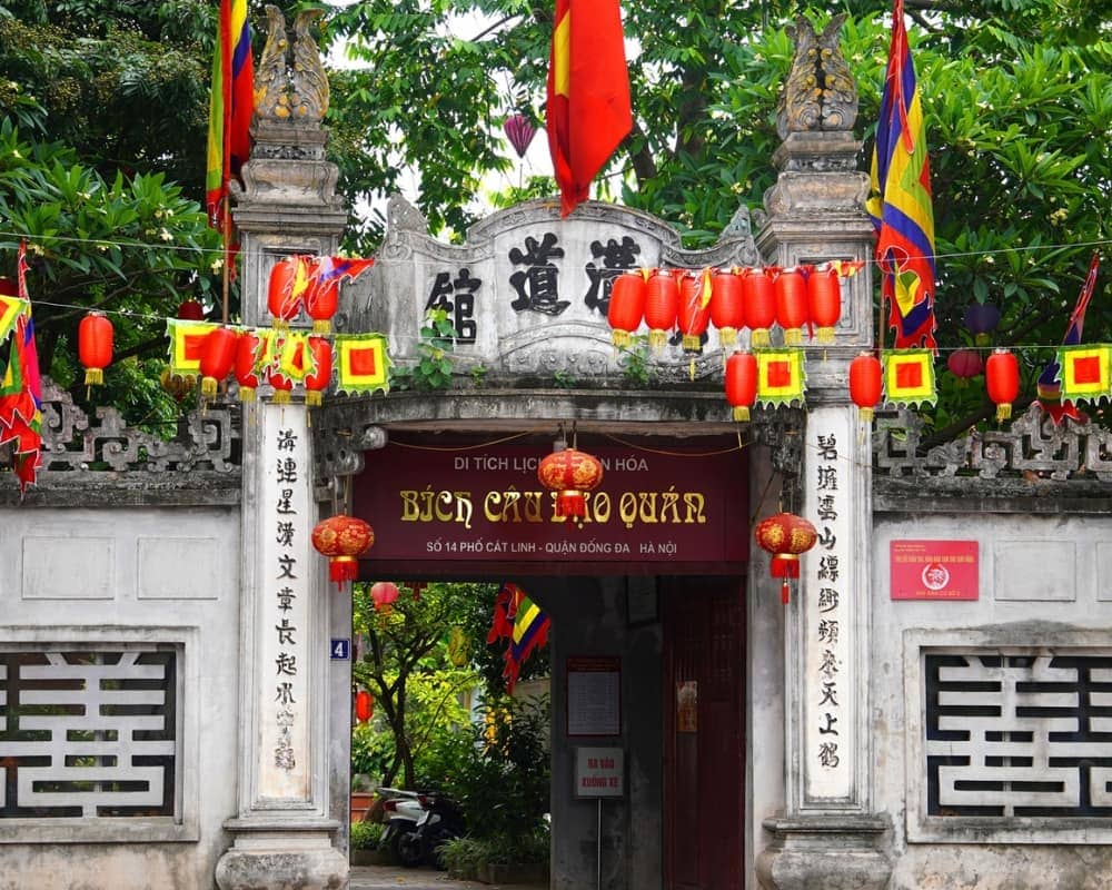 Bích Câu Đạo Quán – một trong những di tích Đạo giáo tiêu biểu tại Hà Nội – tọa lạc tại số 14 phố Cát Linh, phường Cát Linh