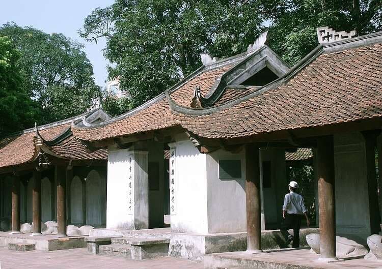 kiến trúc đền Khải Thánh là sự kết hợp khéo léo giữa vật liệu cổ truyền và kỹ thuật mới