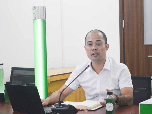 CEO-Founder Trần Hồ Phương – nhà sáng lập kiêm Tổng Giám đốc Công ty Cổ phần Đầu tư và Phát triển Công nghệ Aloxy, sáng chế hệ thống đèn tảo lọc không khí đã được đăng ký với cục Sở hữu trí tuệ.