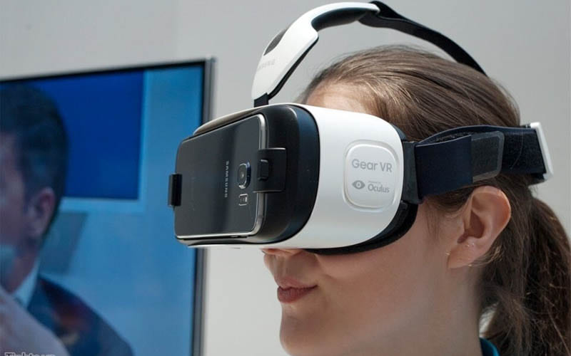 Gear VR – Thiết kế tối giản, trải nghiệm thực tế ảo ấn tượng.