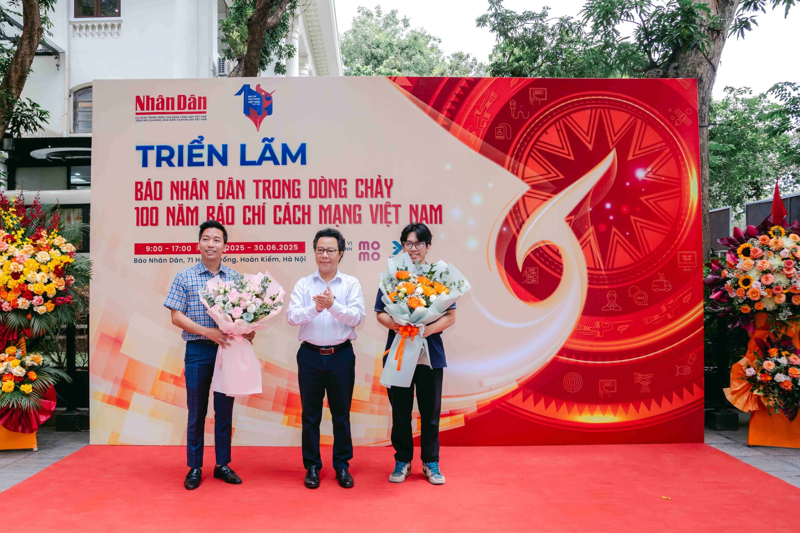 Ông Nguyễn Mạnh Tùng Nhà sáng lập mạng xã hội thực tế ảo tại sự kiện Triển lãm kỷ niệm 100 năm Ngày Báo chí Cách mạng Việt Nam.