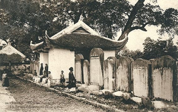 Văn bia Tiến sĩ số 1442 – tấm bia đầu tiên trong tổng số 82 bia tại Văn Miếu – Quốc Tử Giám – được dựng vào năm 1484 dưới triều vua Lê Thánh Tông.