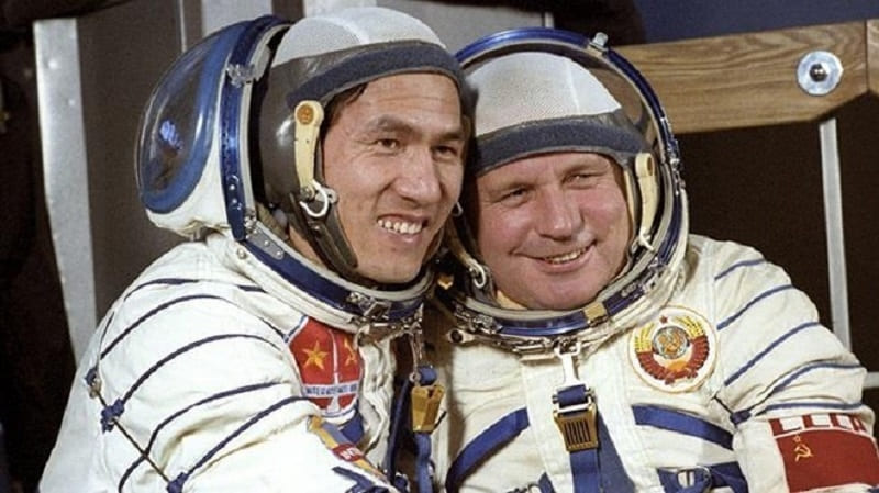Hai nhà du hành vũ trụ Phạm Tuân và Viktor Vassilyevich Gorbatko.