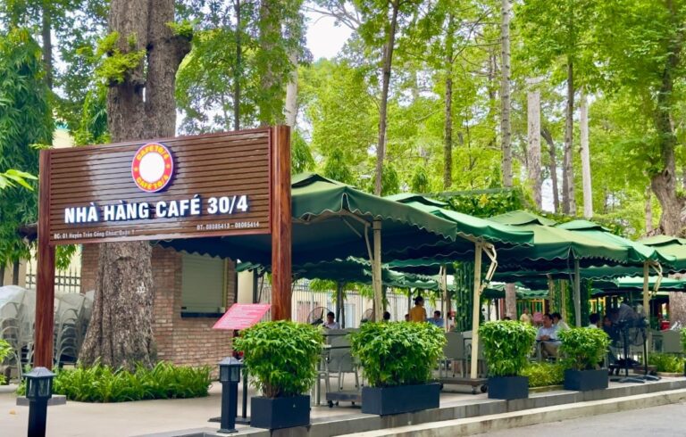 Cafe 30/4 – đúng chất “cà phê vỉa hè Sài Gòn”