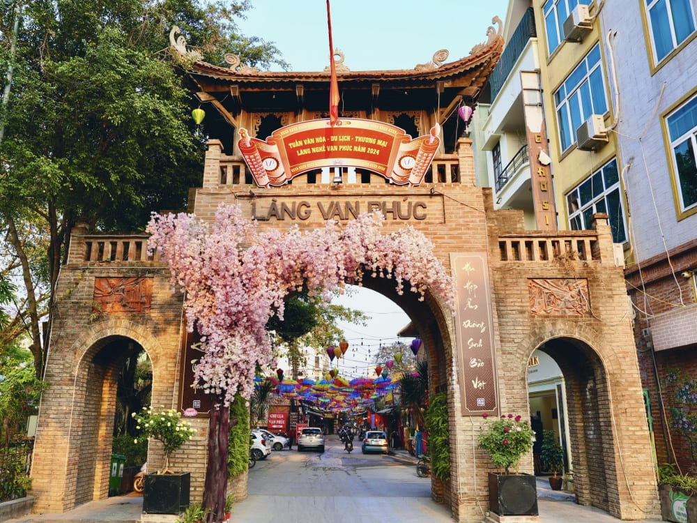 Cổng làng lụa Vạn Phúc – Biểu tượng truyền thống
