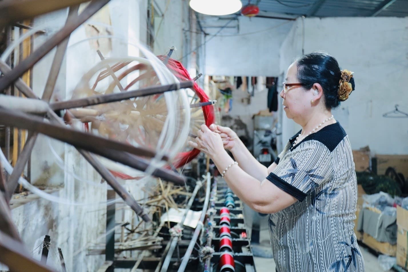 Guồng tơ – Công cụ quen thuộc với người thợ dệt