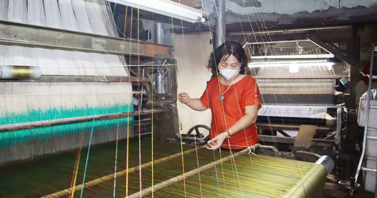 Khung cửi là biểu tượng của làng nghề dệt lụa Vạn Phúc, trải qua hành trình phát triển và chuyển mình trong suốt 1000 năm lịch sử