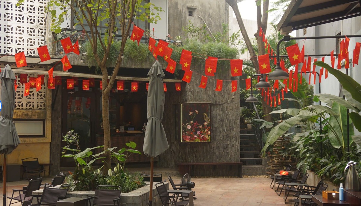 Thông tin về Chấm Cafe, Đặng Văn Ngữ
