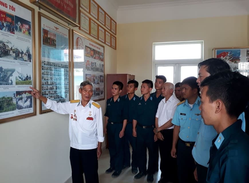 Đại tá Đinh Thế Văn chia sẻ, B-52 được ví là “siêu pháo đài bay” bất khả chiến bại của quân đội Mỹ, chưa có nước nào bắn rơi