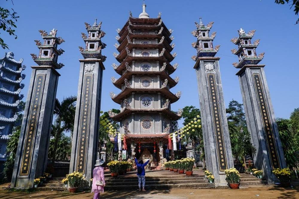 Núi Thiên Ấn – Phong cảnh gắn liền với chùa