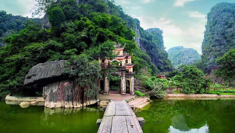 Đền Tứ Trụ – Điểm dừng linh thiêng giữa Tràng An