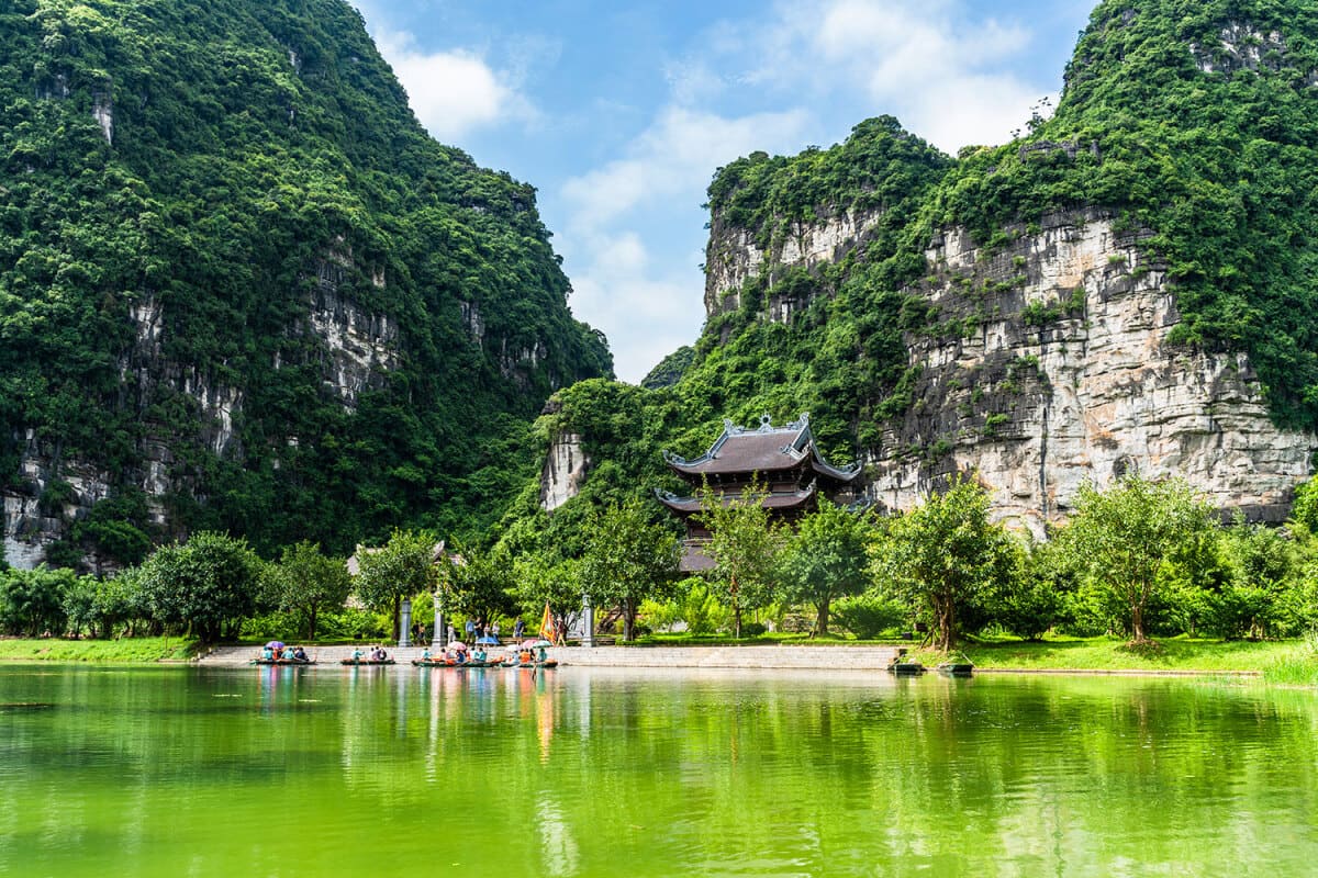Hành cung Vũ Lâm Ninh Bình lặng lẽ, ẩn mình giữa danh thắng Tràng An hiện lên như một trang sử sống