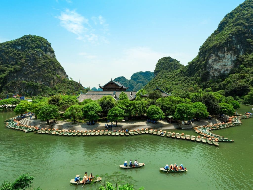Những câu chuyện truyền kỳ về Đền Tứ Trụ
