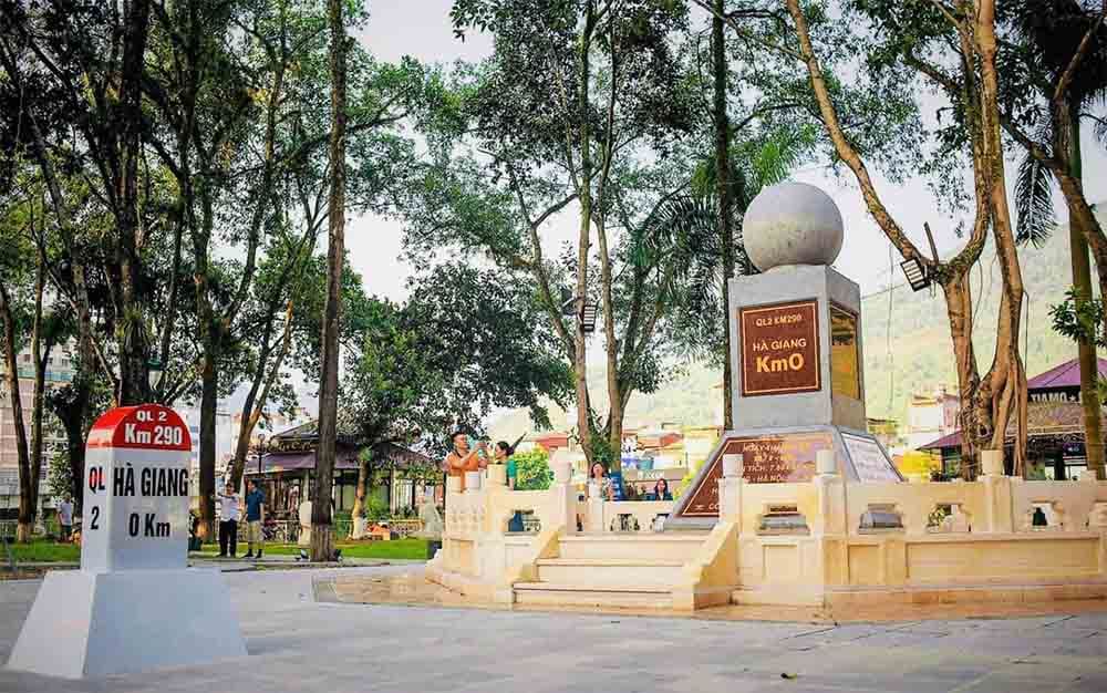 Giới thiệu đôi nét về cột mốc Km số 0 Hà Giang?