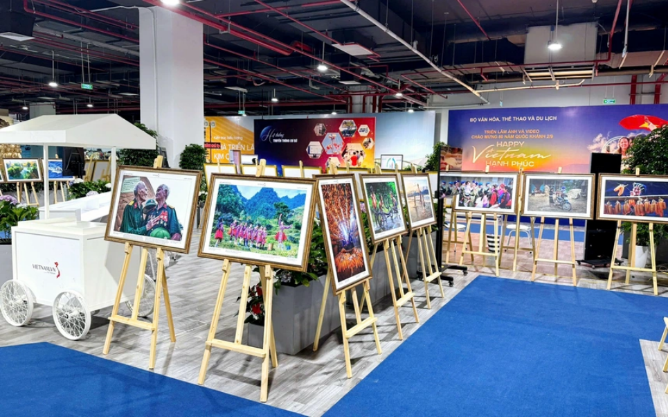 "Happy Vietnam" không chỉ dừng ở công nghệ, mà còn là sự giao thoa giữa truyền thống và hiện đại, giữa quá khứ và hiện tại