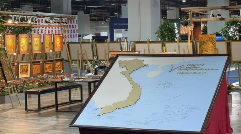 [VOV] NGẮM NHÌN “VIỆT NAM HẠNH PHÚC” QUA GẦN 200 TÁC PHẨM ẢNH VÀ VIDEO
