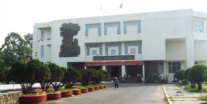 Tầng 2 là không gian tái hiện khí thế hào hùng của nhân dân Đồng Nai trong các cuộc kháng chiến chống Pháp và chống Mỹ.