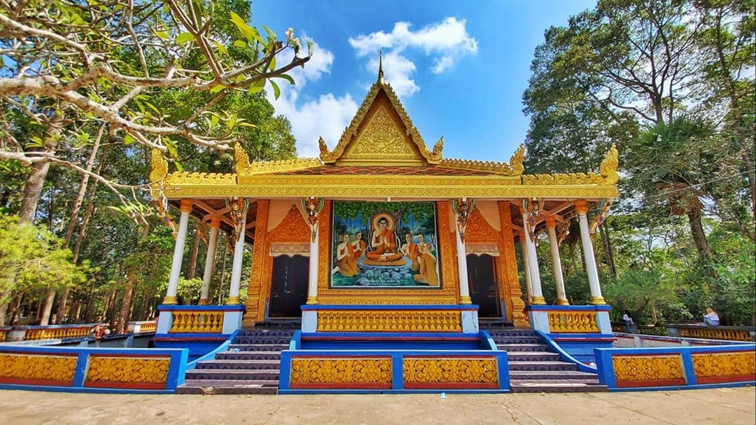 chùa Dơi được khởi công xây dựng từ năm 1569, tức đã hơn 440 năm tuổi