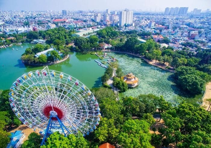 Công viên văn hóa Đầm Sen tọa lạc tại số 03 Hòa Bình, phường 3, quận 11, TP.HCM