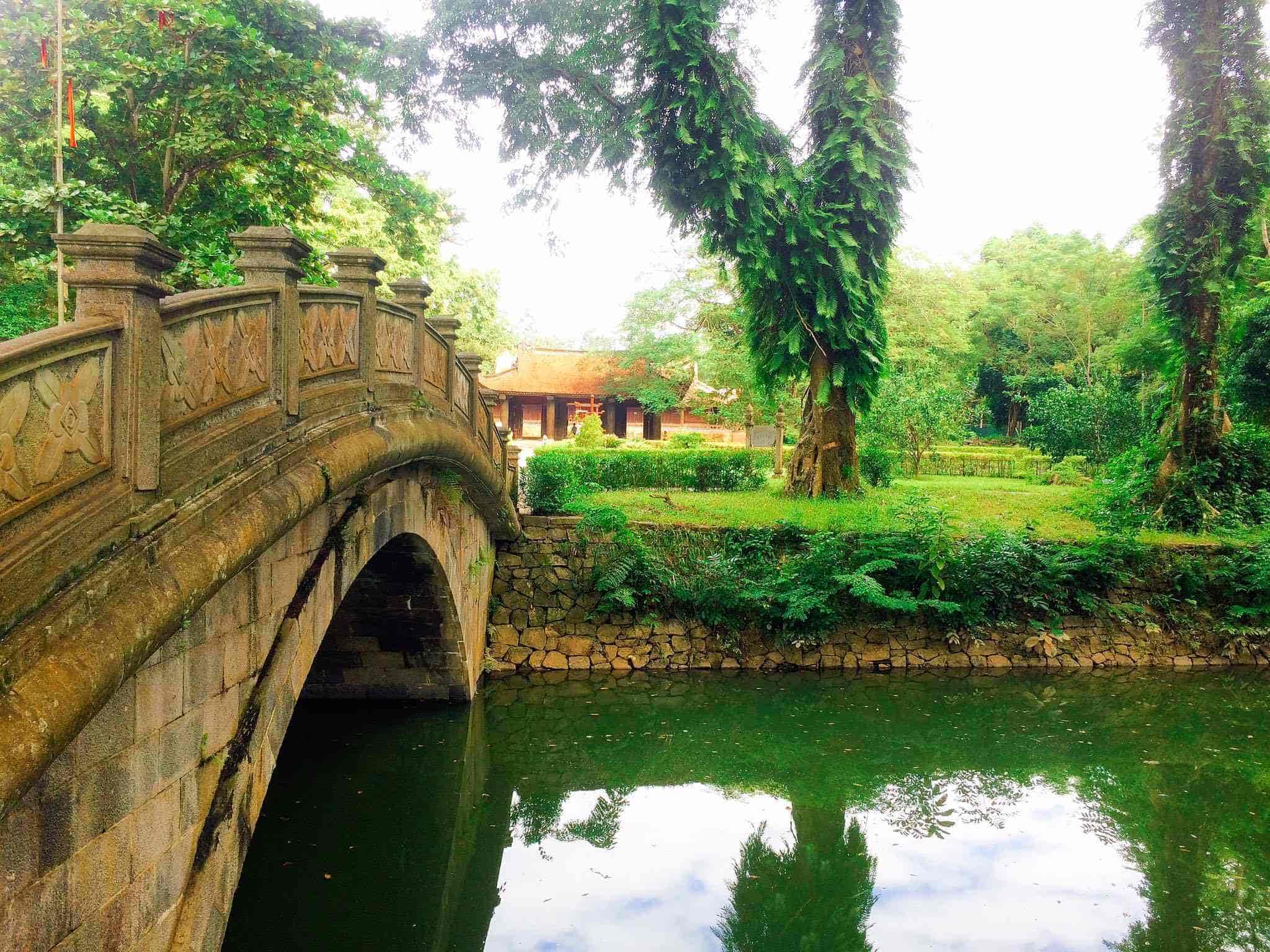 Giếng được lát bậc đá ở bờ Bắc để người dân dễ dàng lấy nước, là minh chứng sống động về đời sống xưa.