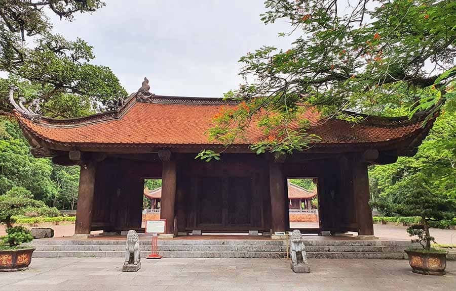 Lam Kinh nổi bật với kiến trúc Á Đông cổ kính, quy hoạch theo thế phong thủy “tọa sơn hướng thủy”