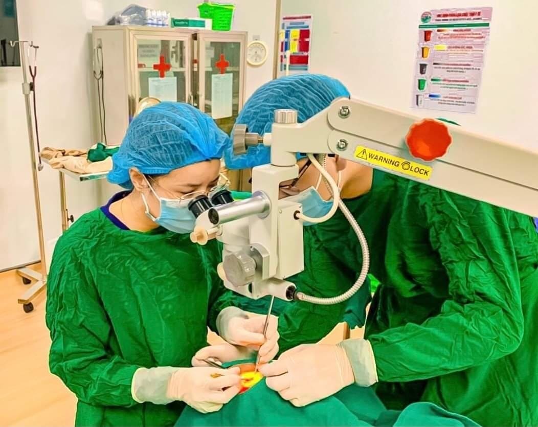 Đội ngũ bác sĩ và nhân viên y tế tận tâm