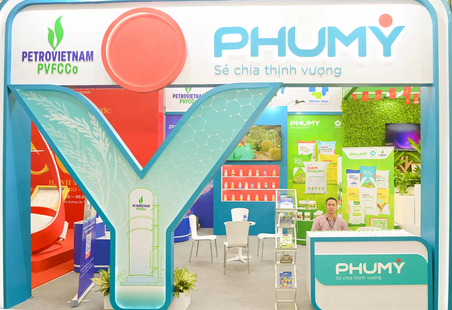 PVFCCo – Dấu ấn nổi bật tại Triển lãm thành tựu đất nước