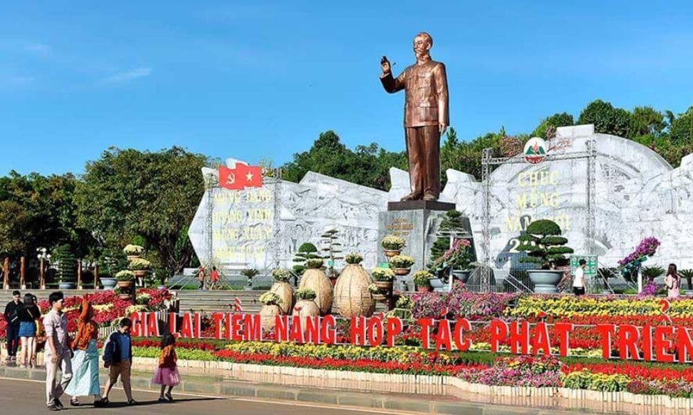 Tượng đài Bác Hồ – Biểu tượng uy nghiêm và gần gũi