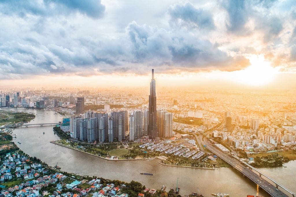 Tập đoàn Vingroup là một trong những tập đoàn kinh tế tư nhân lớn nhất Việt Nam, hoạt động trong nhiều lĩnh vực như bất động sản