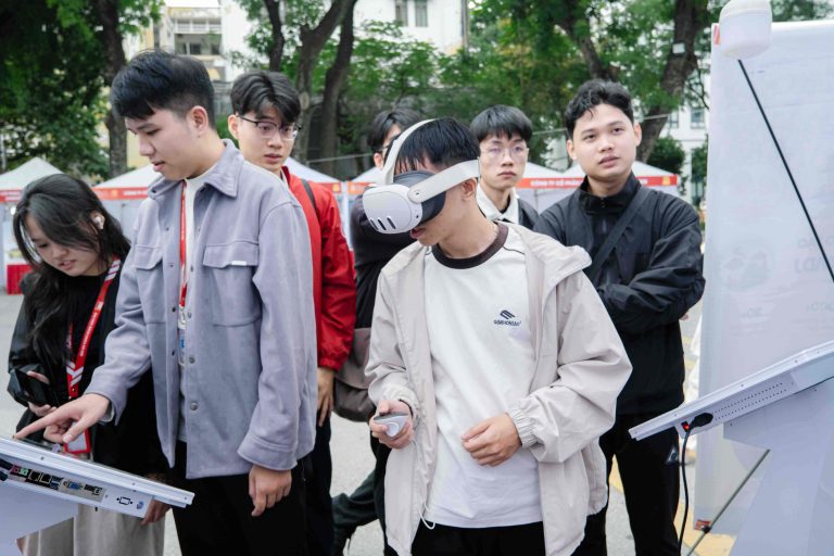 YOOLIFE “ĐỔ BỘ” BK FUND 2025 – SẴN SÀNG KHUẤY ĐẢO THẾ GIỚI SỐ TẠI BÁCH KHOA