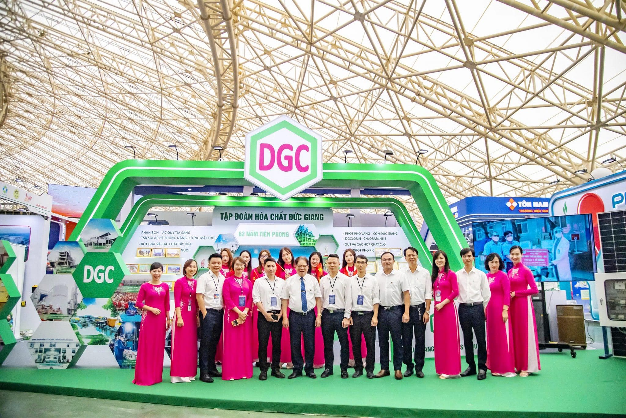 Thiết kế gian hàng – Biểu tượng của sáng tạo và công nghệ