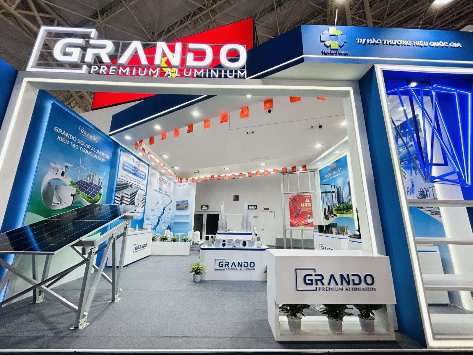 Trưng bày sản phẩm công nghệ cao – Khẳng định đẳng cấp “Made in Vietnam”