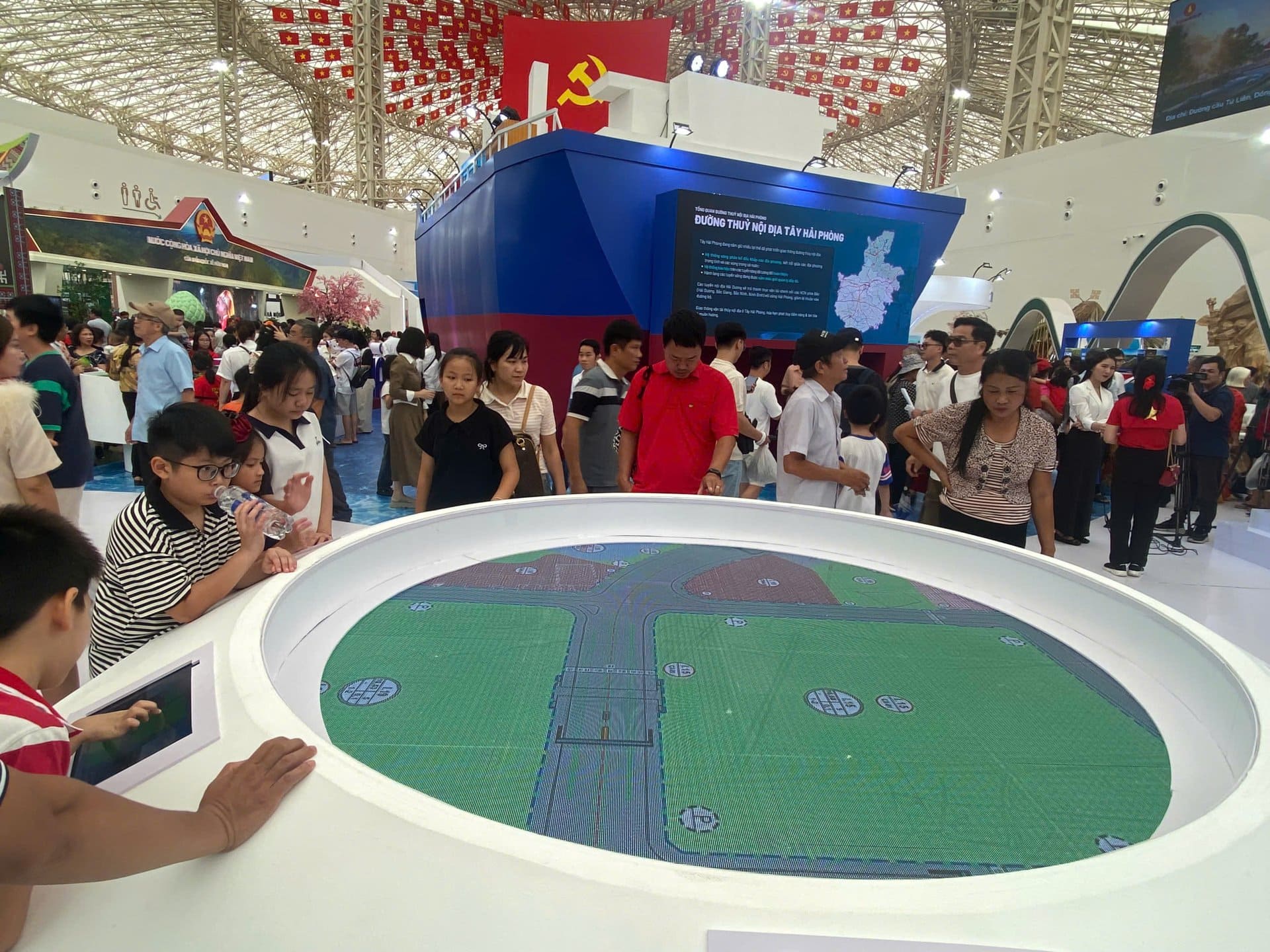 Điểm nhấn thiết kế và trưng bày gian hàng Hải Phòng