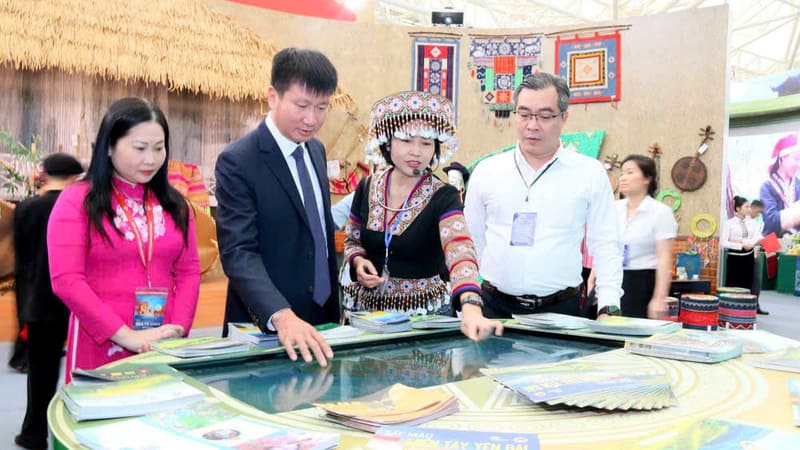 Gian hàng Lào Cai – Dấu ấn nổi bật tại Triển lãm 80 năm Quốc khánh