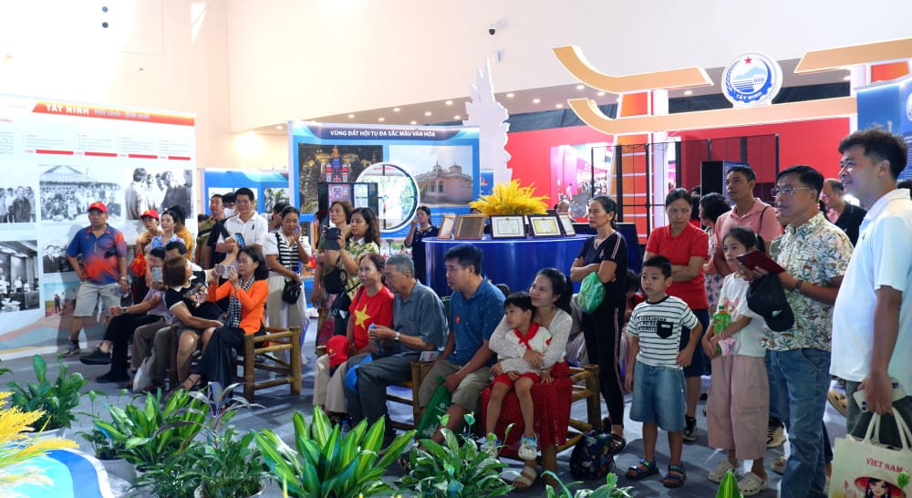 Gian hàng tỉnh Tây Ninh đặt chủ đề “Tây Ninh – Khát vọng hội nhập và phát triển bền vững”,