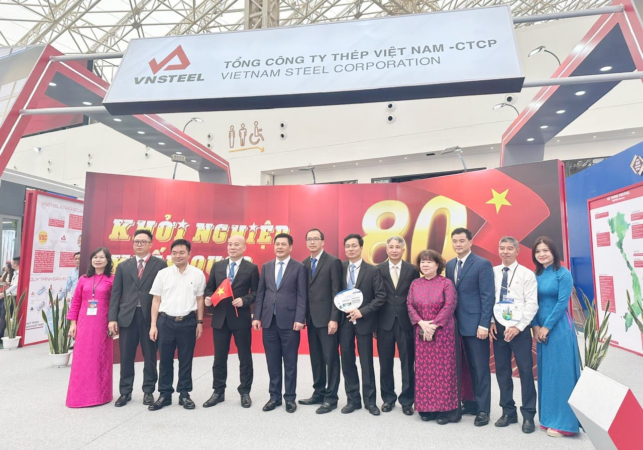 VNSTEEL thu hút sự chú ý của đông đảo khách tham quan nhờ cách trưng bày hiện đại, mang đậm dấu ấn công nghệ và tinh thần phát triển bền vững