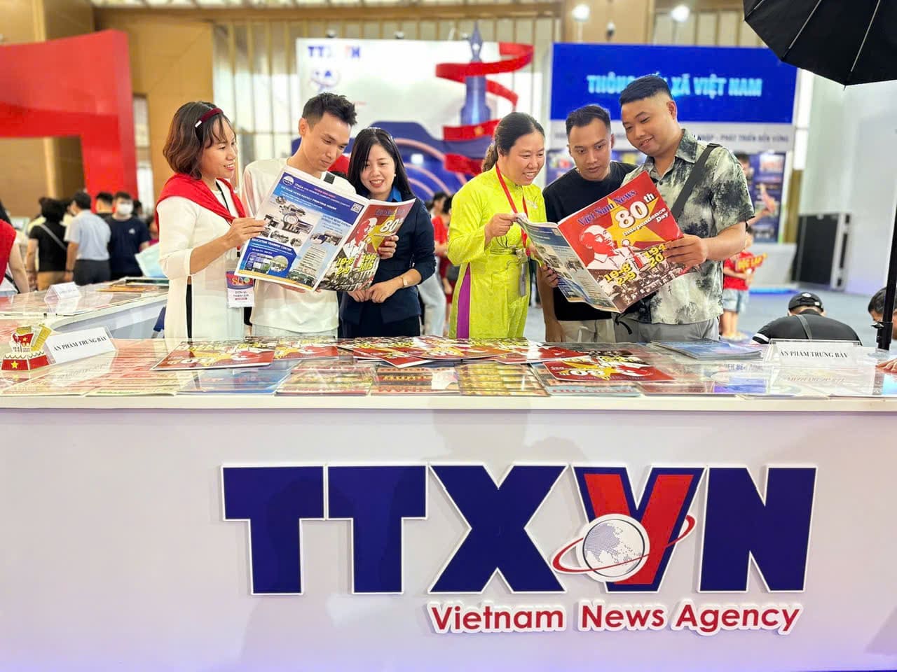 Không gian trưng bày ấn tượng của TTXVN