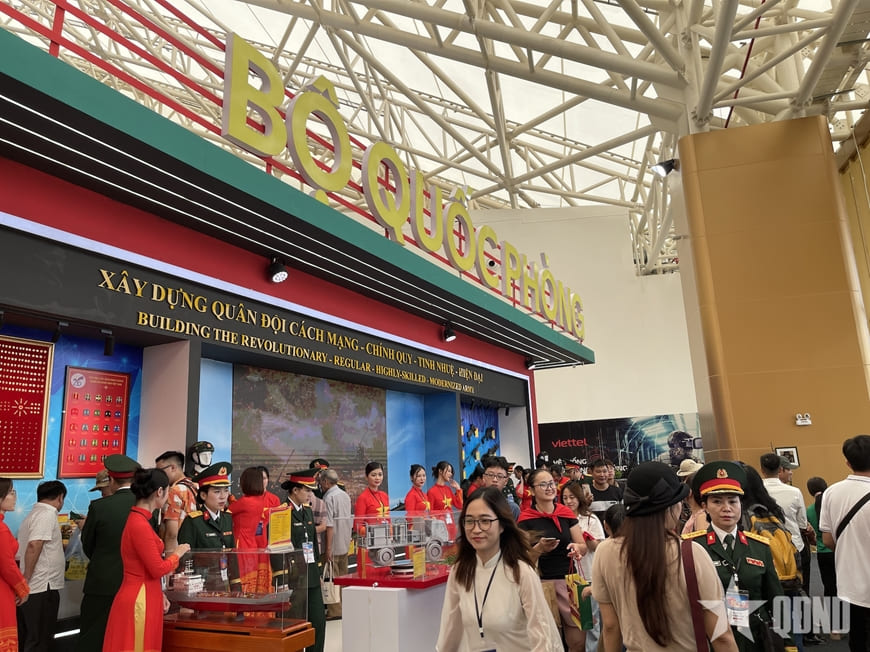 Gian trưng bày này nằm trong khuôn khổ triển lãm kỷ niệm 80 năm hành trình độc lập – tự do – hạnh phúc