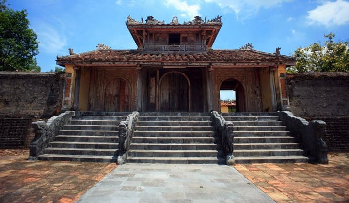 Vua Thiệu Trị (1807–1847), húy là Nguyễn Phúc Miên Tông, là con trai trưởng của vua Minh Mạng và là vị vua thứ ba triều Nguyễn.