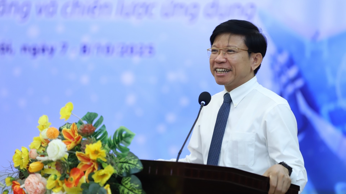 GS-TS Hoàng Anh Tuấn - Hiệu trưởng trường Đại học KHXH&NV tại Khóa học Trí tuệ nhân tạo cho chuyên gia thông tin và thư viện.