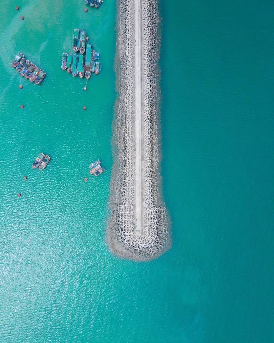 Âu Cảng Cô Tô nằm cách trung tâm thị trấn Cô Tô khoảng 2km về phía Nam, thuộc địa phận xã Đồng Tiến, huyện Cô Tô, tỉnh Quảng Ninh